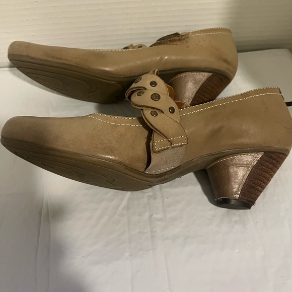Remonte Women's Beige Leather Mary Jane Style with Kitten Heel Size 37 US 6.5 - Picture 5 of 7